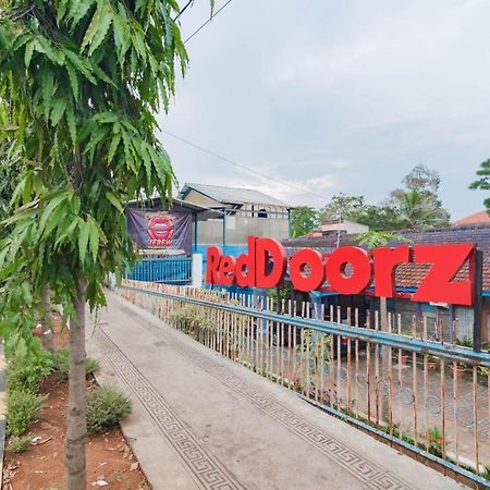 Reddoorz Syariah At Jl Pangeran Hidayatullah Cianjur Hotel Exterior photo